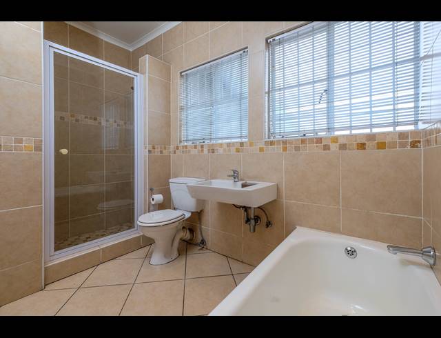 4 BEDROOM HOUSE FOR SALE IN GALLO MANOR